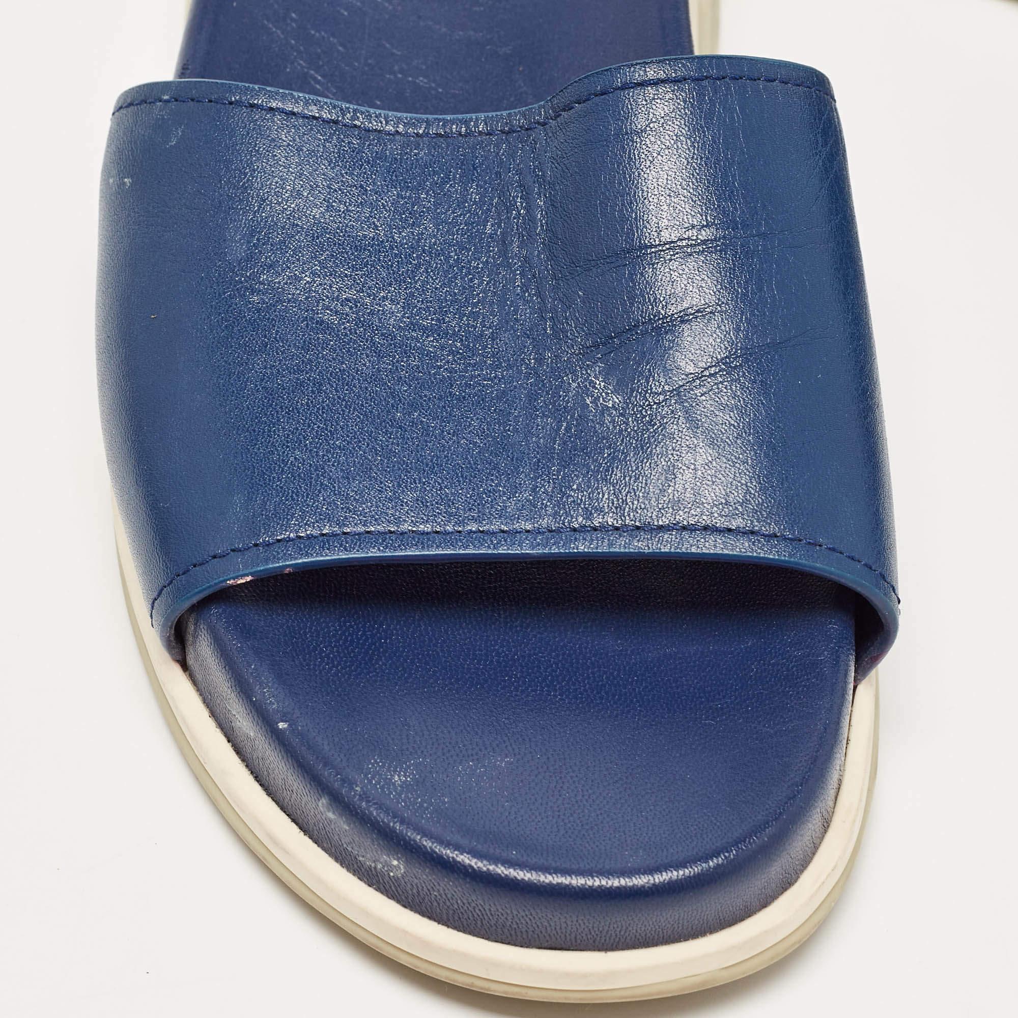 Prada Sandalias de piel azul marino talla 37 en venta 3