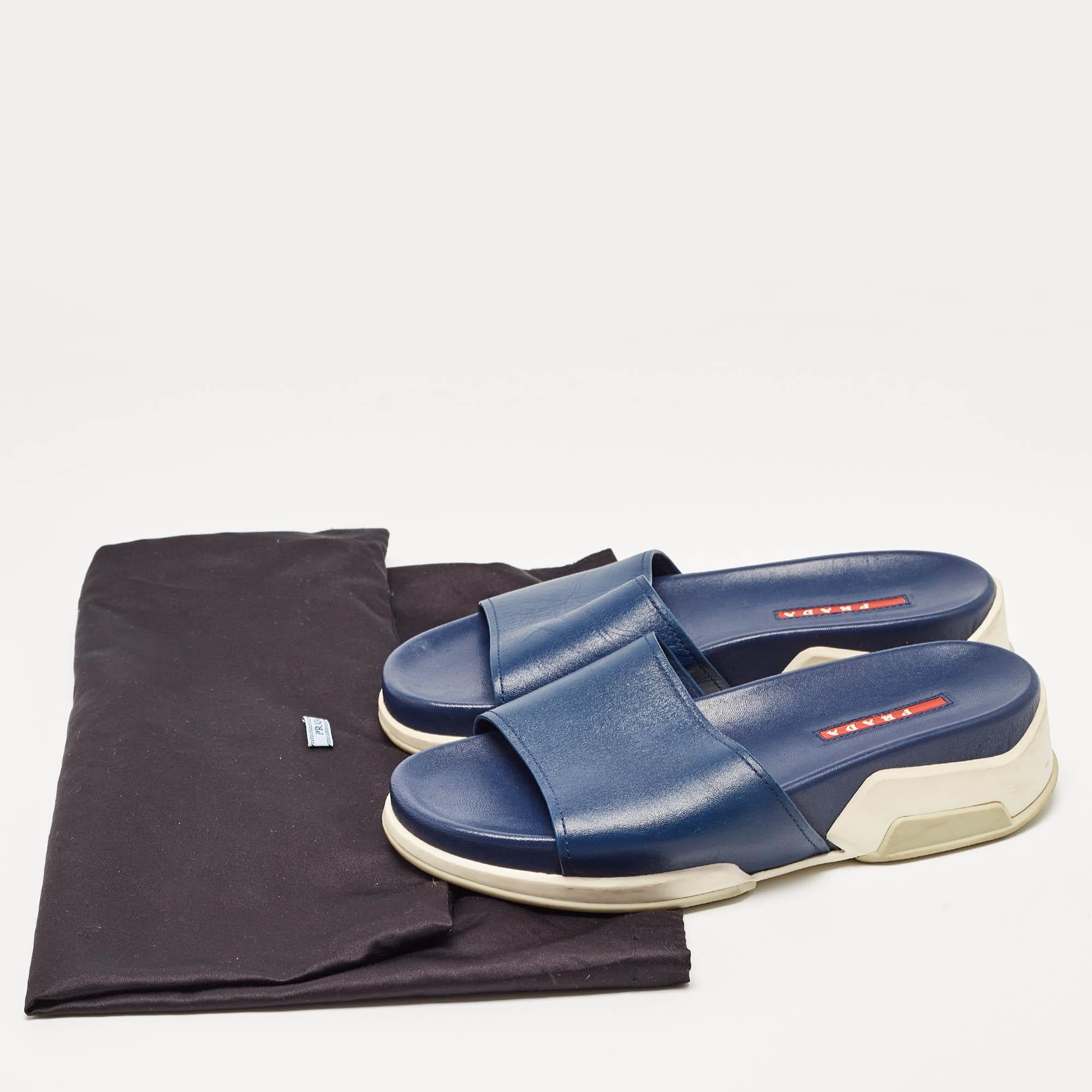 Prada Sandalias de piel azul marino talla 37 en venta 4