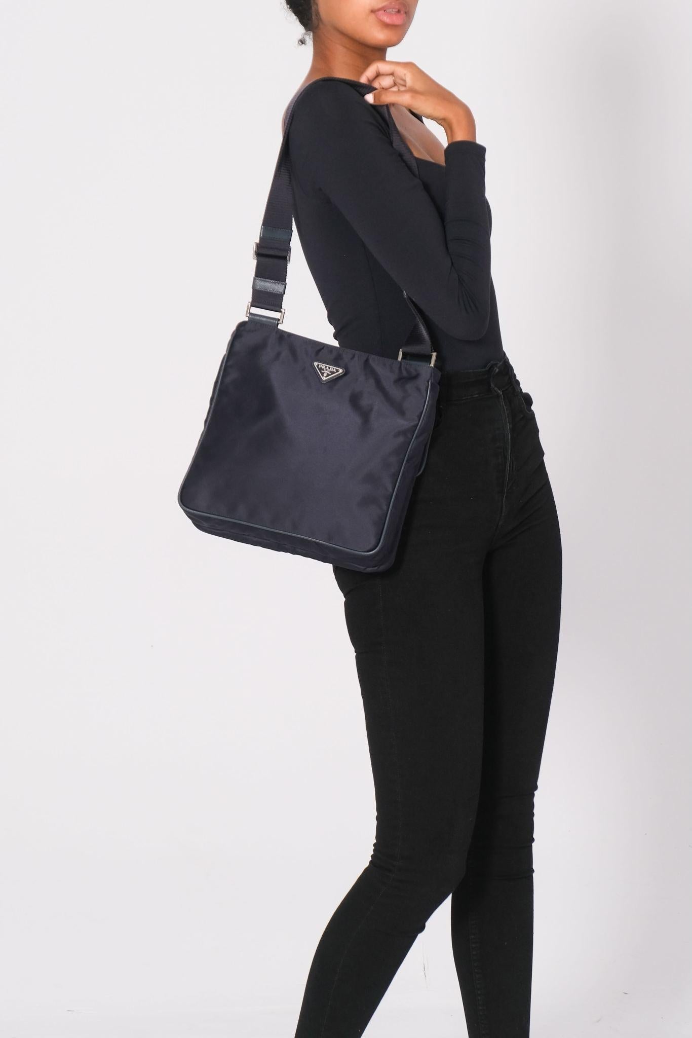 Color: Navy blue
Material: Nylon with saffiano leather trimming
Item code: 165
Model: VA0270 Vintage.
Condition: Very good. Faint marks and light scratches to nylon and leather.
Made in Italy

Measurements~
Height 10”
Length 11”
Depth 2.5”
Strap