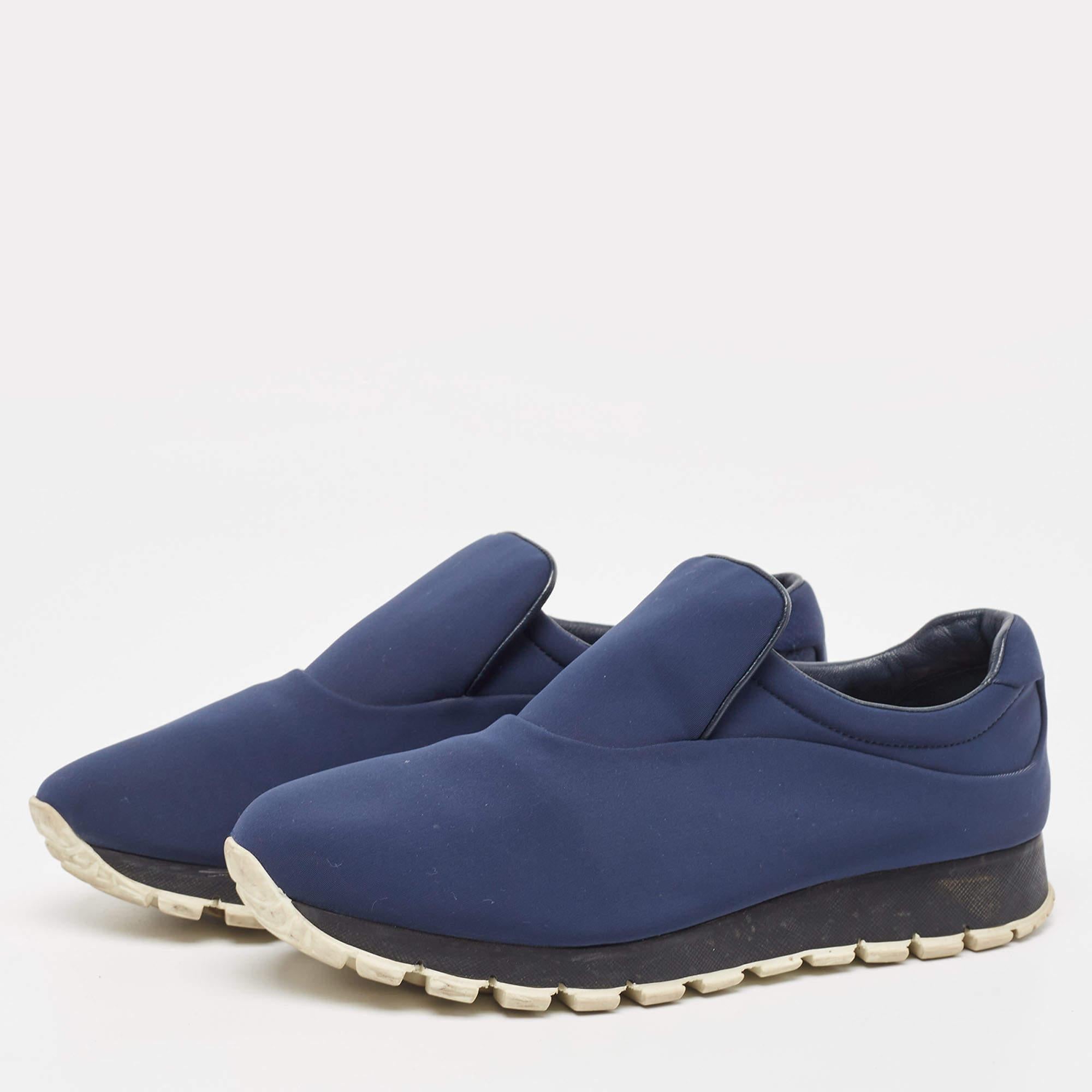 Coming in a classic silhouette, these designer sneakers are a seamless combination of luxury, comfort, and style. These sneakers are finished with signature details and comfortable insoles.