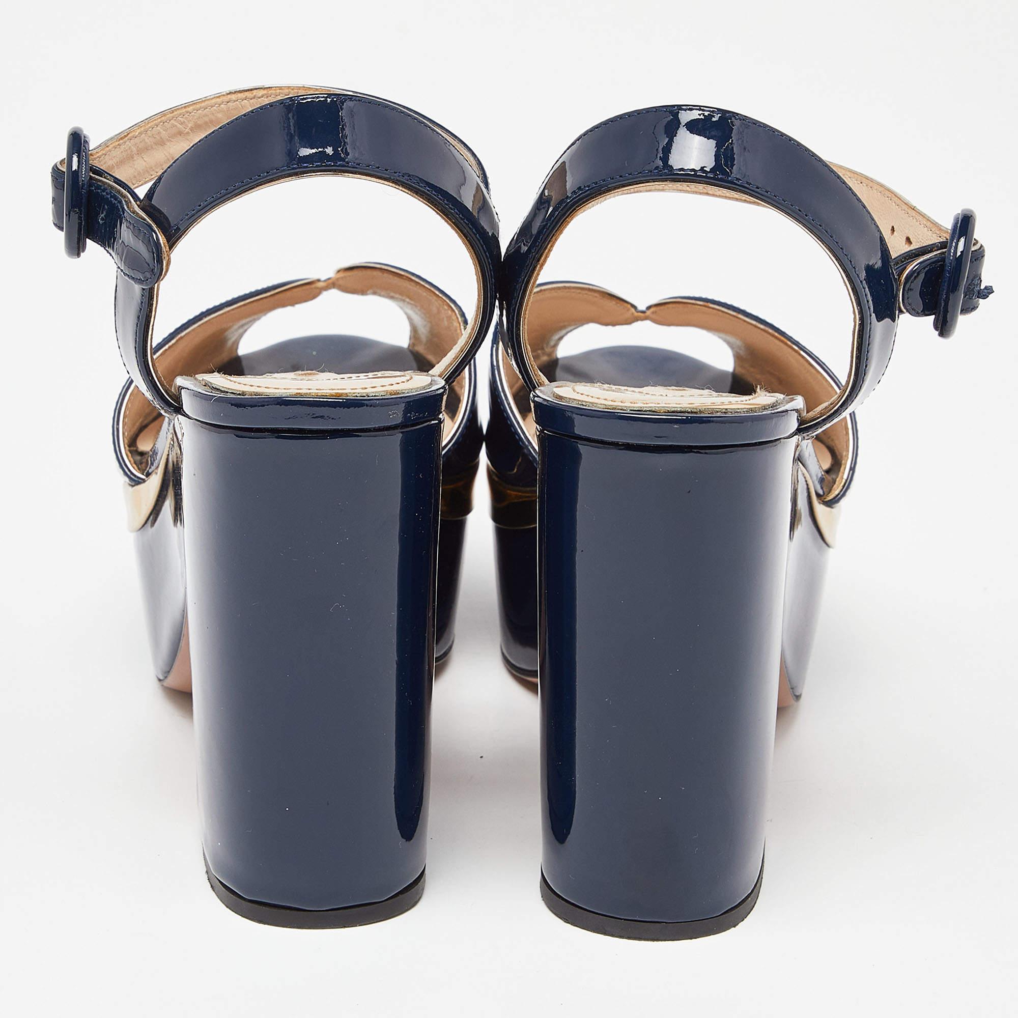 Prada Navy Blue Patent Leather Platform Ankle Strap Sandals Size 38.5 In Good Condition In Dubai, Al Qouz 2