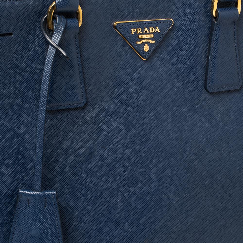 Prada Navy Blue Saffiano Lux Leather Large Double Zip Tote In Good Condition In Dubai, Al Qouz 2
