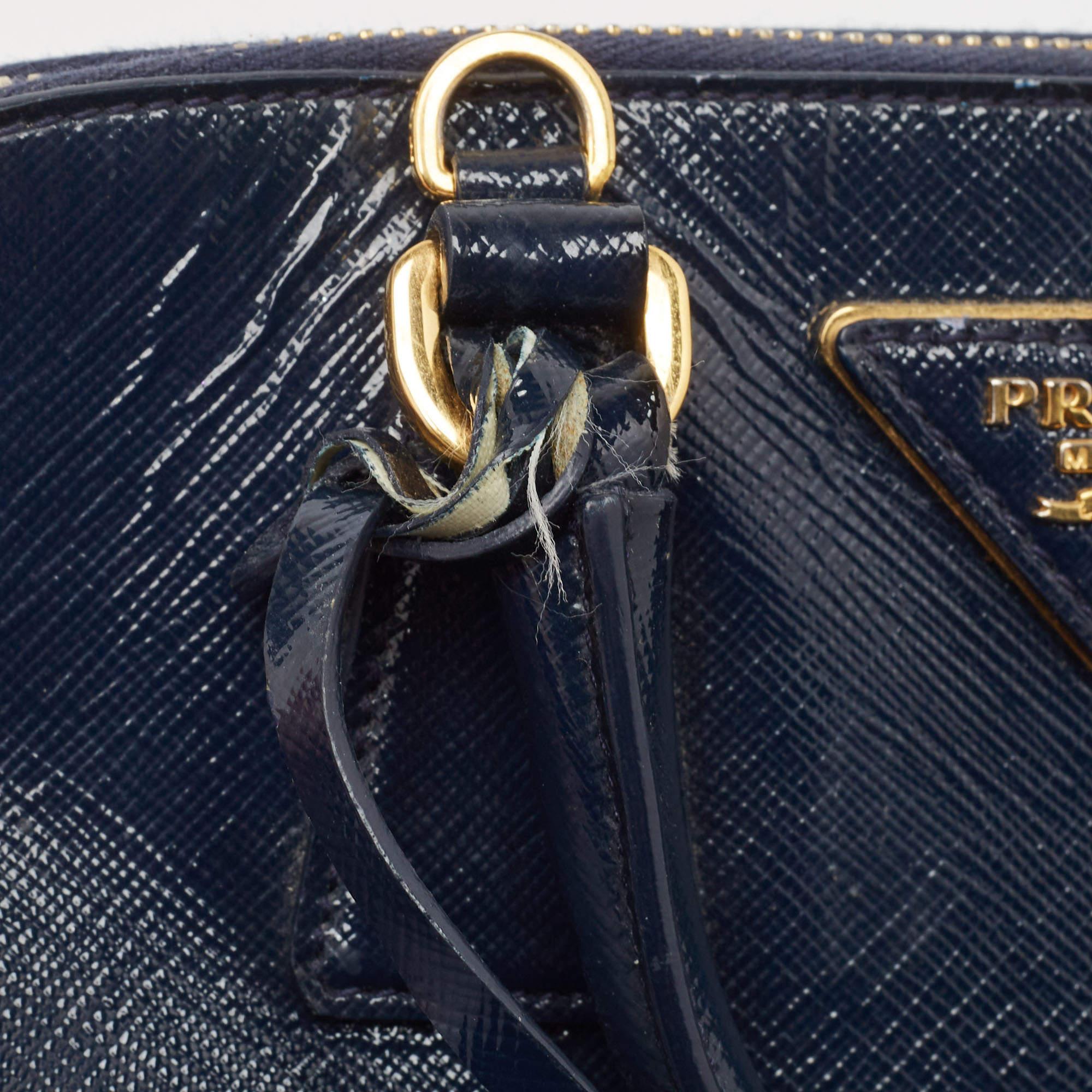 Petit sac à main Promenade en cuir verni Saffiano bleu marine Prada en vente 6