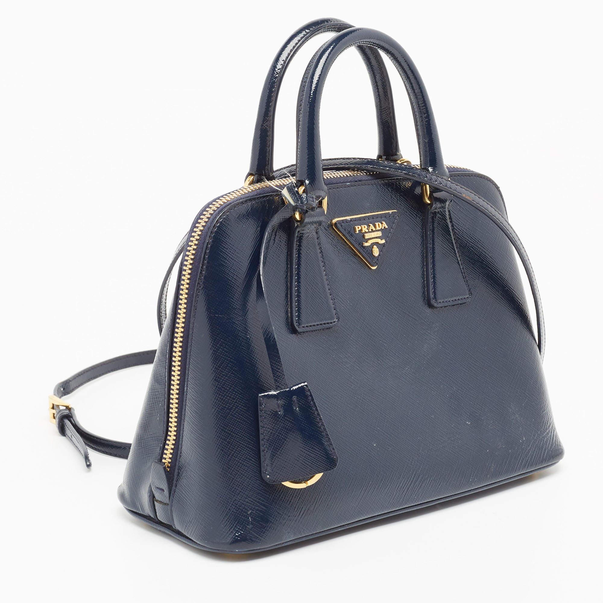 Petit sac à main Promenade en cuir verni Saffiano bleu marine Prada Pour femmes en vente