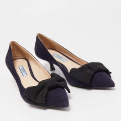 Prada - Escarpins en daim avec nœud, bleu marine