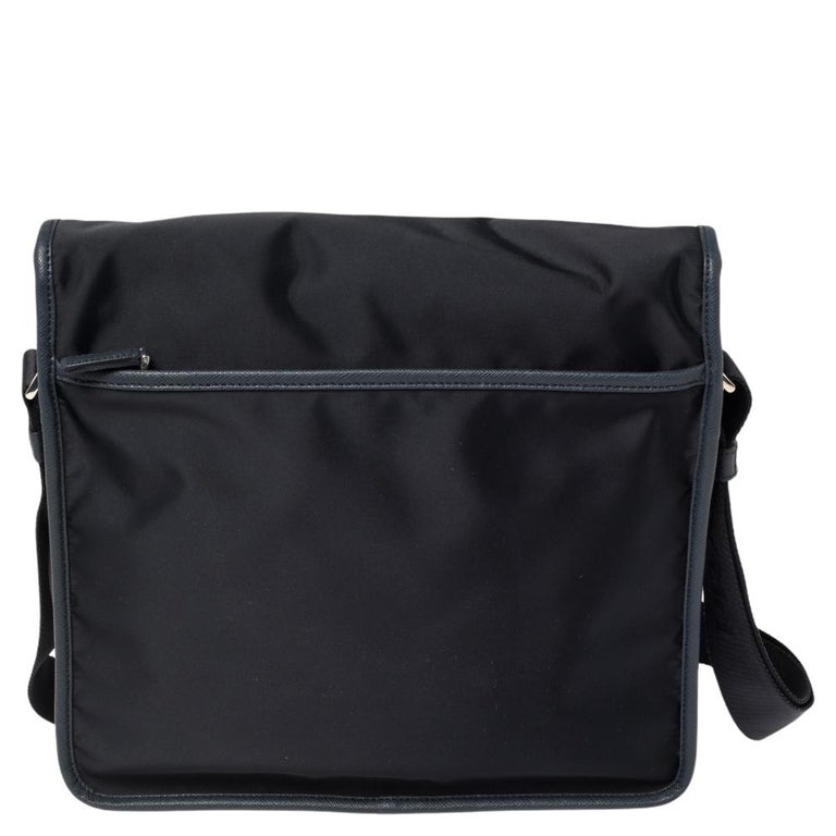 Prada Navy Blue Tessuto Nylon and Saffiano Leather Messenger Bag For Sale  at 1stDibs