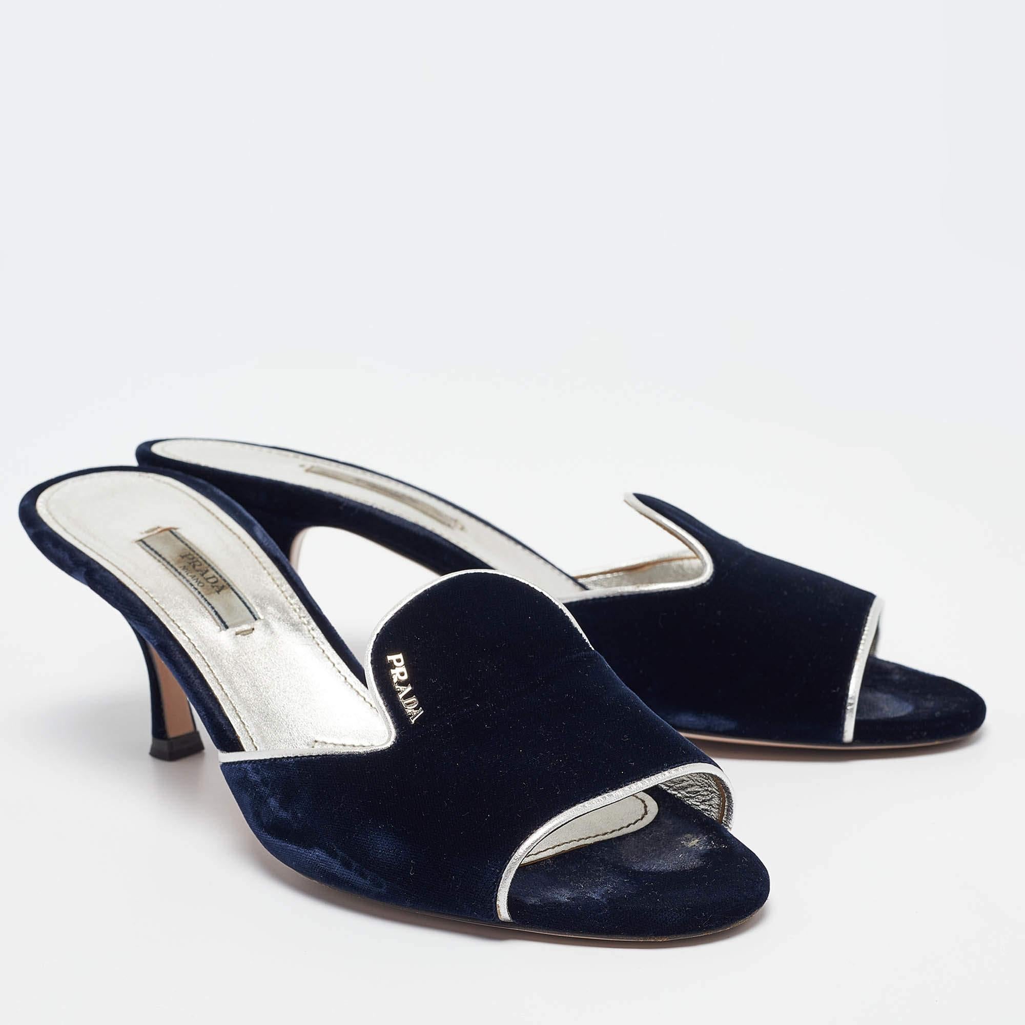 Prada Navy Blue Velvet and Leather Slide Sandals Size 39.5 In Good Condition In Dubai, Al Qouz 2