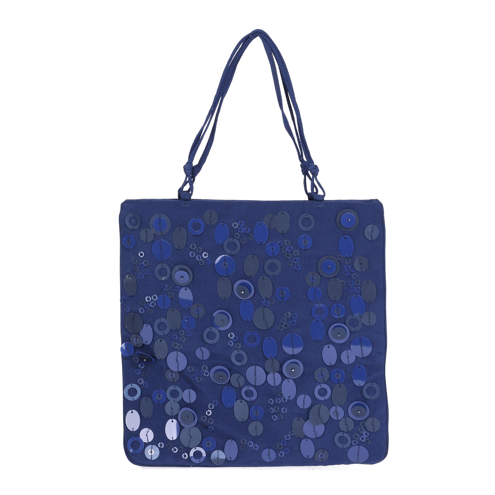 PRADA
Navy Embellished Fabric Vintage Evening Tote

Xupes Reference: CWAHF-HB015
Serial Number: 80
Age (Circa): 2000
Authenticity Details: Date Stamp (Made in Italy)
Gender: Ladies
Type: Tote

Colour: Navy
Hardware: Silver
Material(s): Fabric,