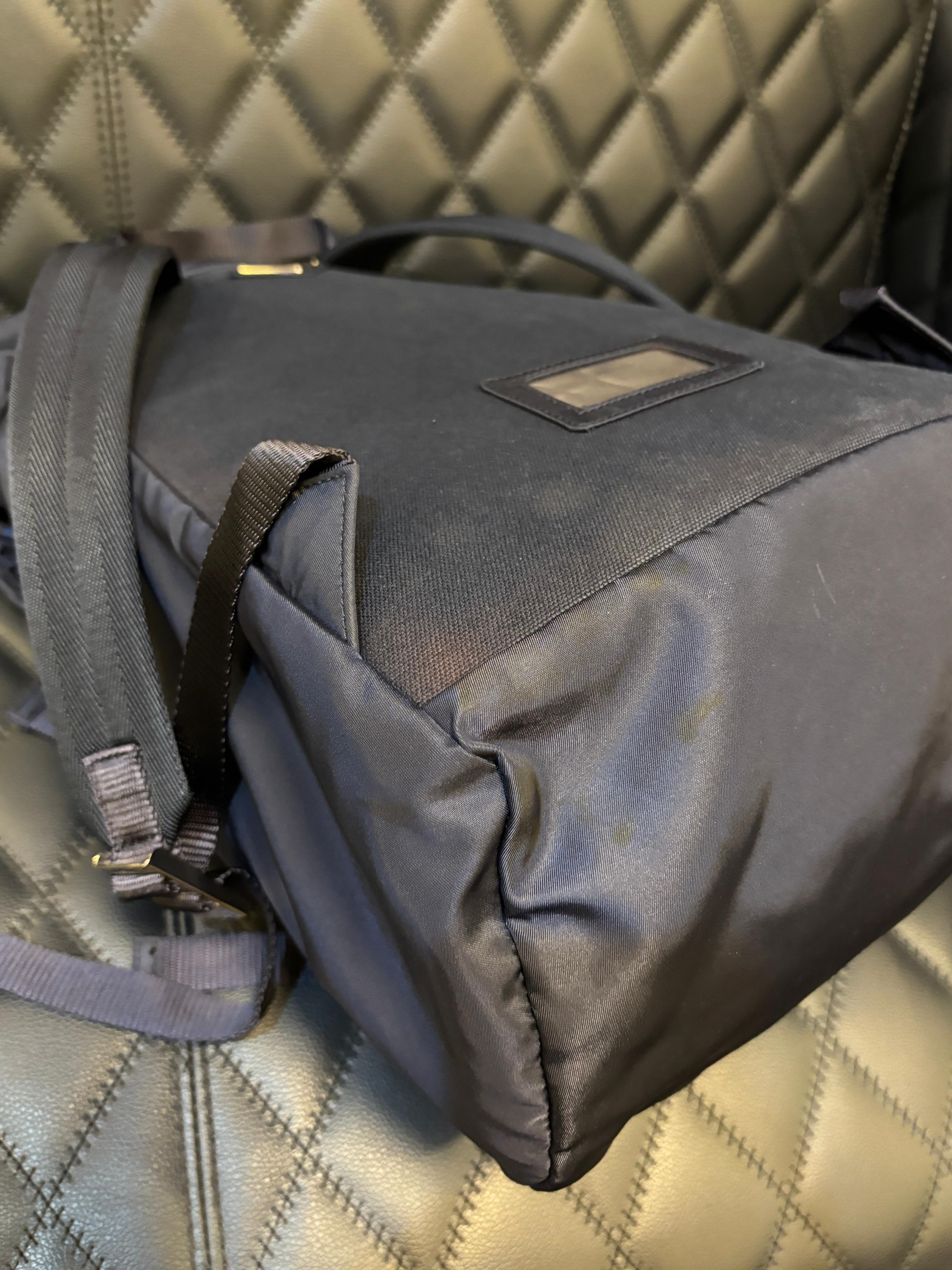 Prada Marineblauer Nylon-Rucksack mit Kordelzug für Damen oder Herren im Angebot