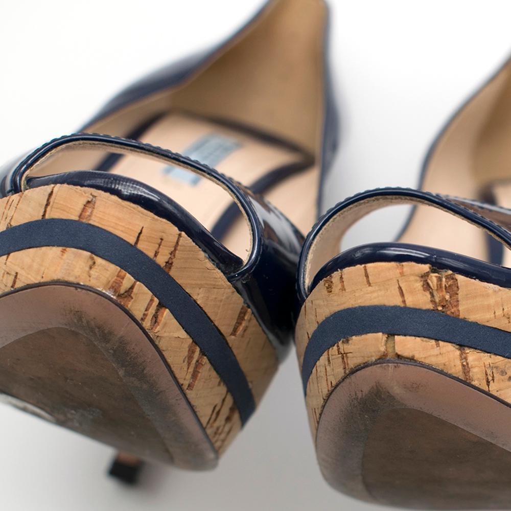 Prada Navy Patent Leather Open-Toe Platform Pumps size 38 In Good Condition For Sale In London, GB