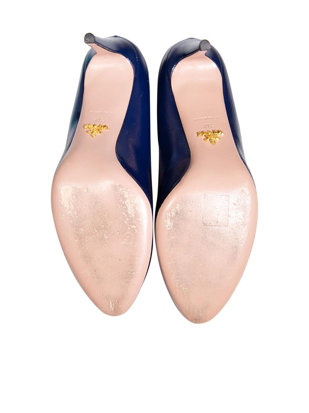 Prada Navy Patent Saffiano Leather Pumps Size IT 40.5 In Good Condition For Sale In London, GB