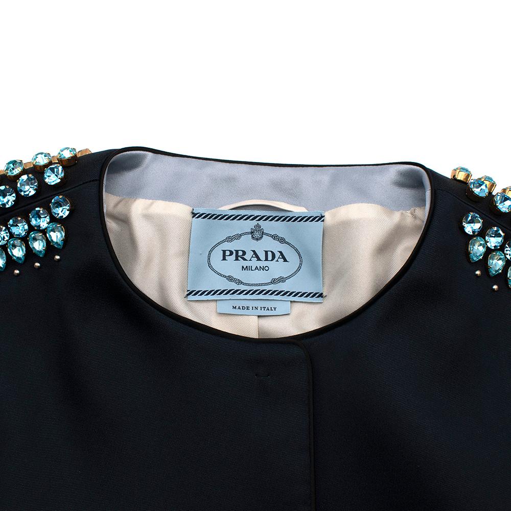 Prada Navy Satin Blau Kristall verschönert kurze Jacke - Größe US 6 im Zustand „Neu“ in London, GB