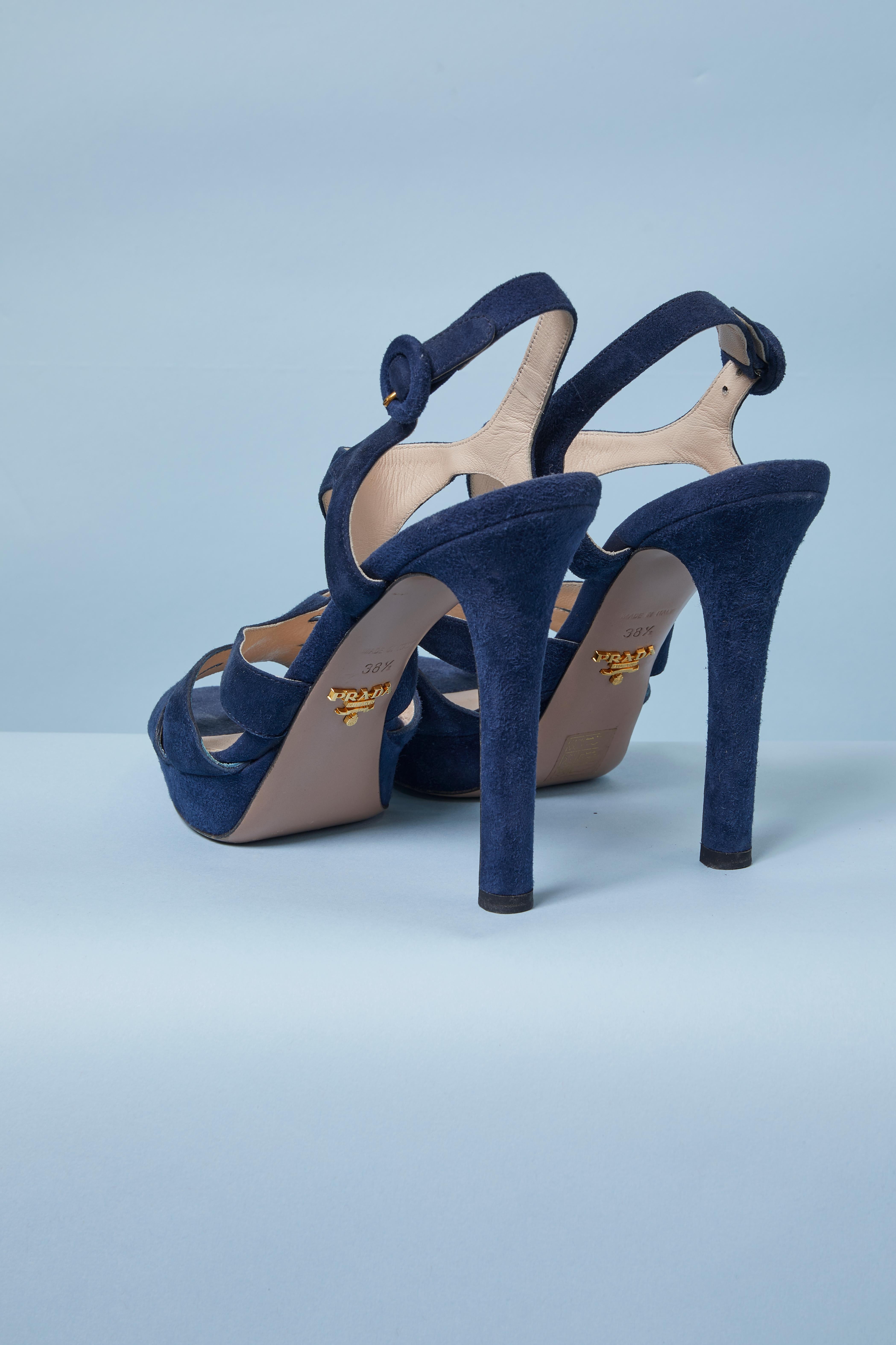 Décolleté Prada in pelle scamosciata color blu In condizioni buone in vendita a Saint-Ouen-Sur-Seine, FR