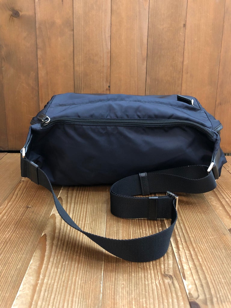 PRADA ネイビー スリングバッグ PRADA ネイビー スリングバッグ