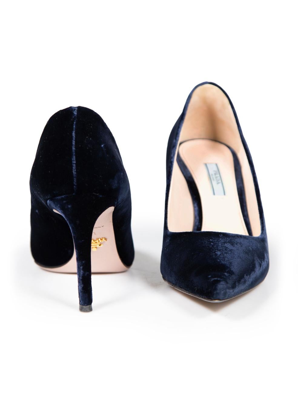 Prada Navy Velvet Pointed-Toe Pumps Size IT 41 In Excellent Condition For Sale In London, GB