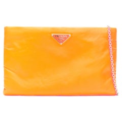 PRADA neon orange Vitello Nylon-Dreieck-Logo-Kette Crossbody-Clutch Tasche