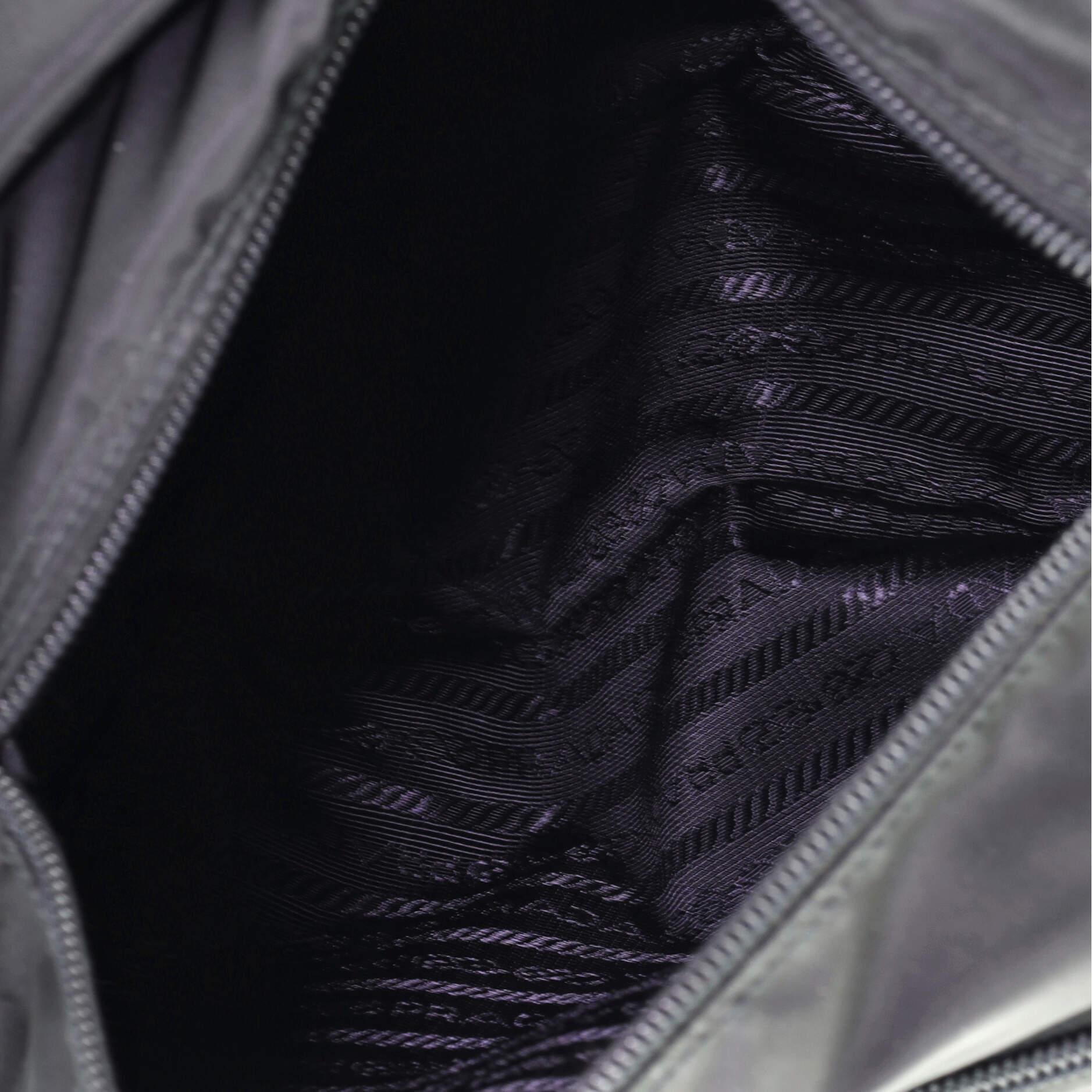 Prada New Vela Flap Messenger Bag Tessuto mit Nieten aus Leder Medium 1