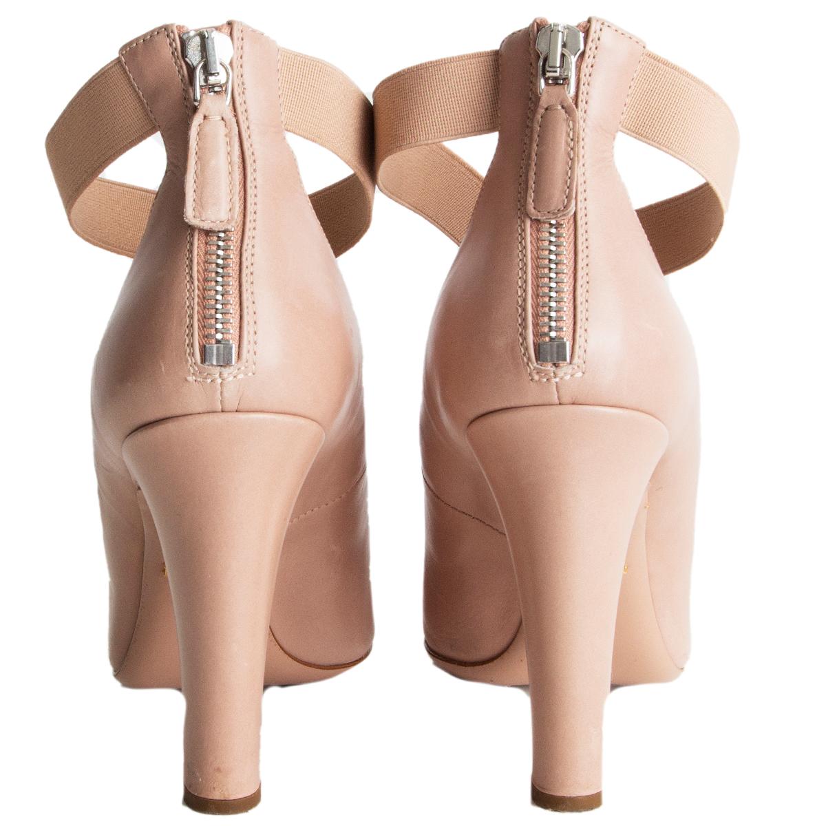 PRADA nude leather BALLET STYLE Pumps Shoes 37.5 In Excellent Condition For Sale In Zürich, CH