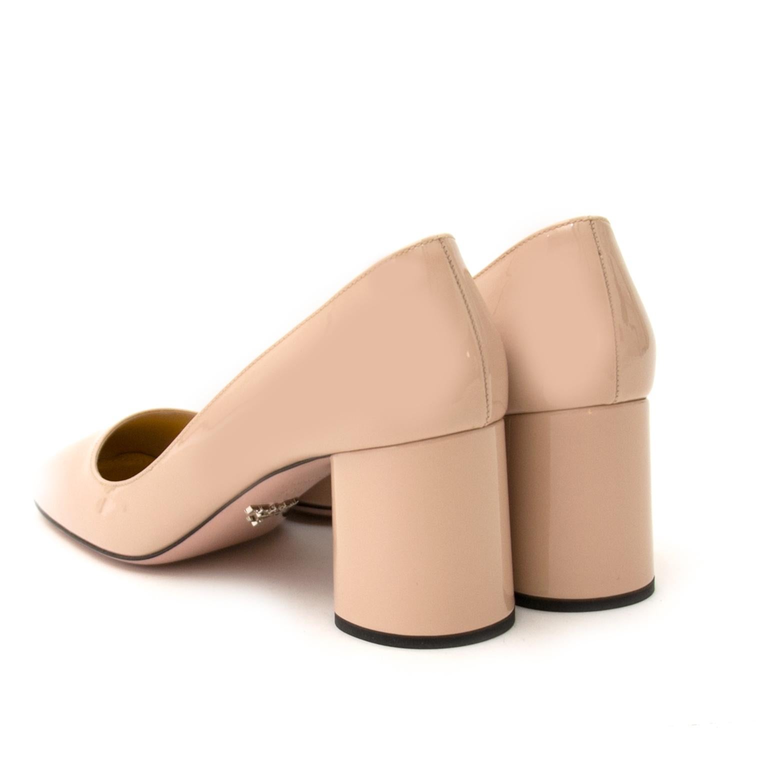 Excellent condition

Prada Nude Patent Block Heeled Pumps - Size 36.5

These classic Prada pumps are made from Nude patent leather and are perfect for that everyday classy look.

You can wear these beauties to go to work as well as to go out with