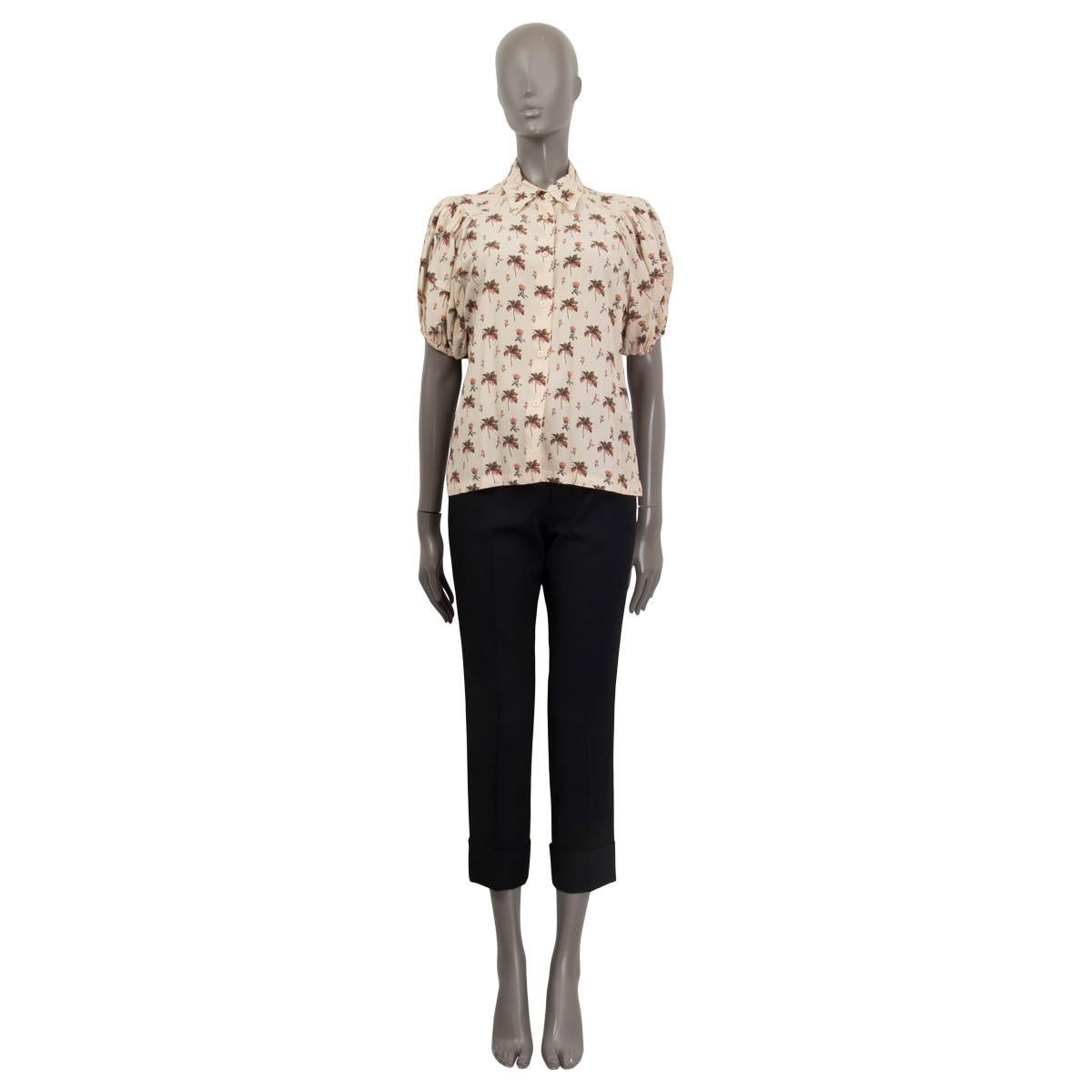 100% authentisch Prada kurze Ärmel in nackter Seide (100%). Mit Puffärmeln und Blumenprint in Pink und Khaki. Wird mit sechs Knöpfen auf der Vorderseite geöffnet. Unbeschriftet. Wurde getragen und ist in ausgezeichnetem Zustand.

Messungen
Tag