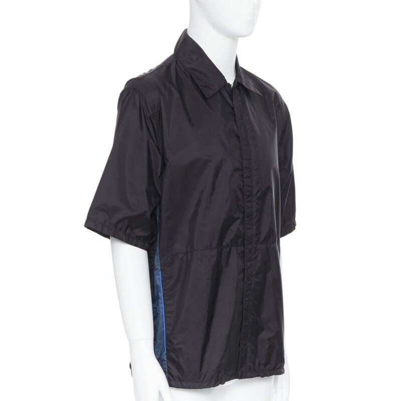 PRADA, chemise boxy à manches courtes à rayures noires et bleues, 2018 Excellent état - En vente à Hong Kong, NT