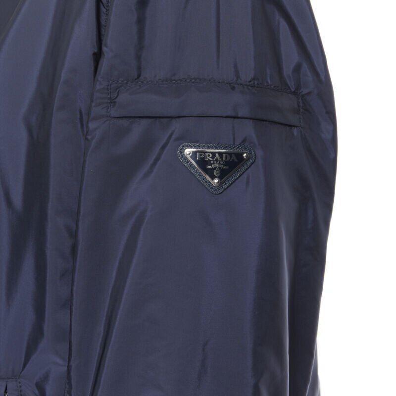 Nero PRADA Nylon 2018 grigio smalto triangolo gomma polsino zip shell giacca IT50 L in vendita