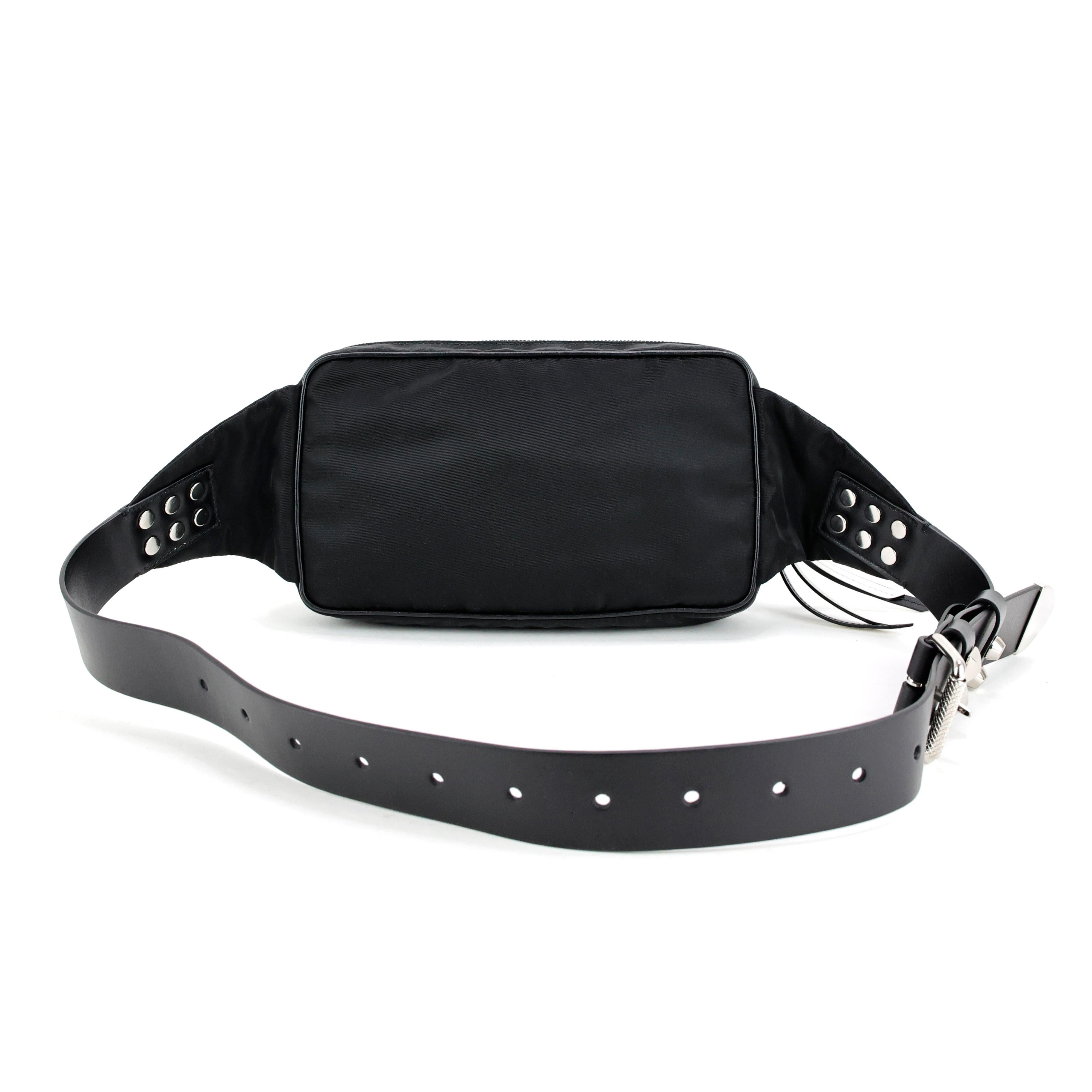 Prada beltbag in black nylon + leather, silver hardware. 

Condition: 
Excellent, like new.

Packing/accessories:
Box, dustbag and authenticity card.

Measurements: 
21cm x 12cm x 6cm