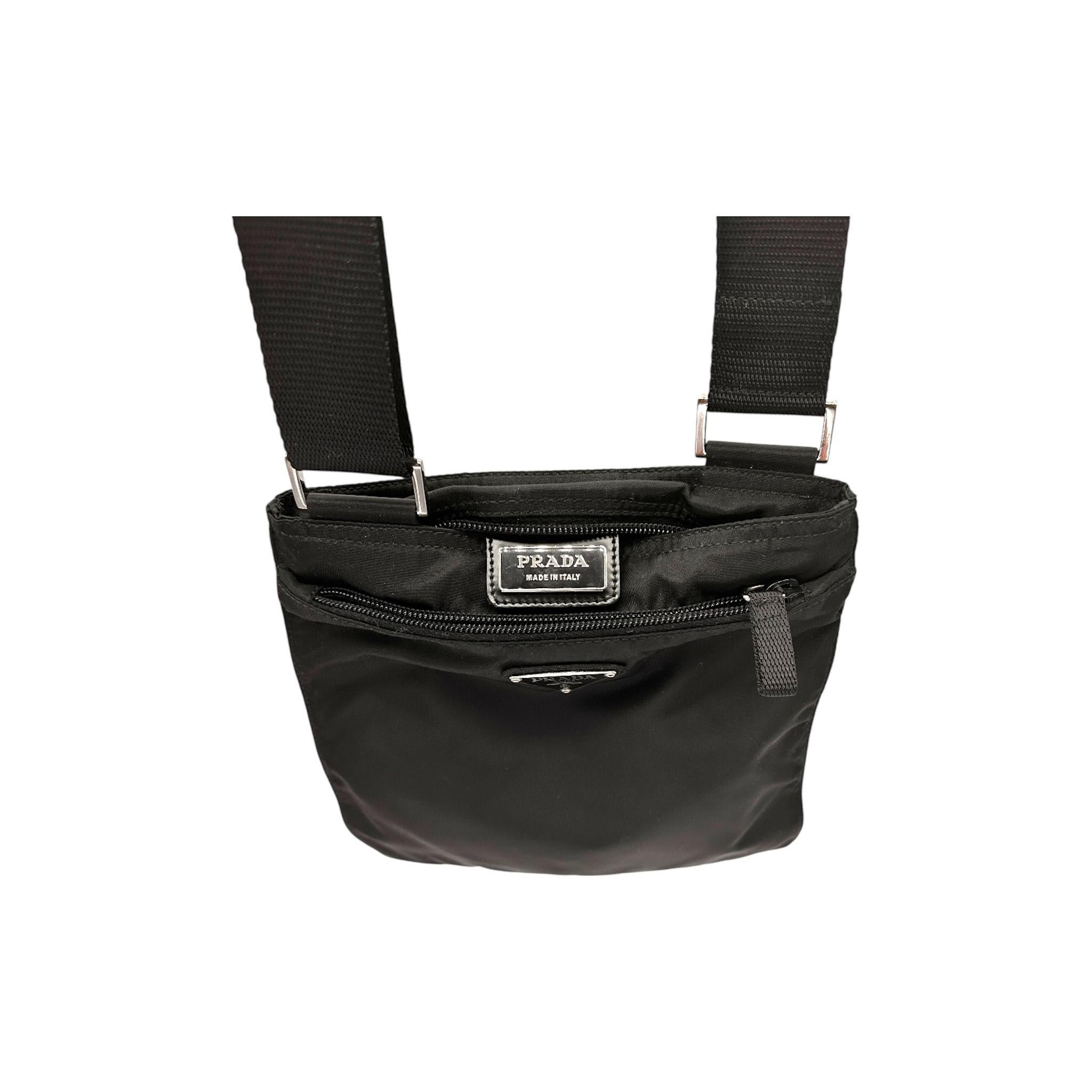 Prada Nylon Vela Tracolla Messenger Bag Black B7372 en vente 1
