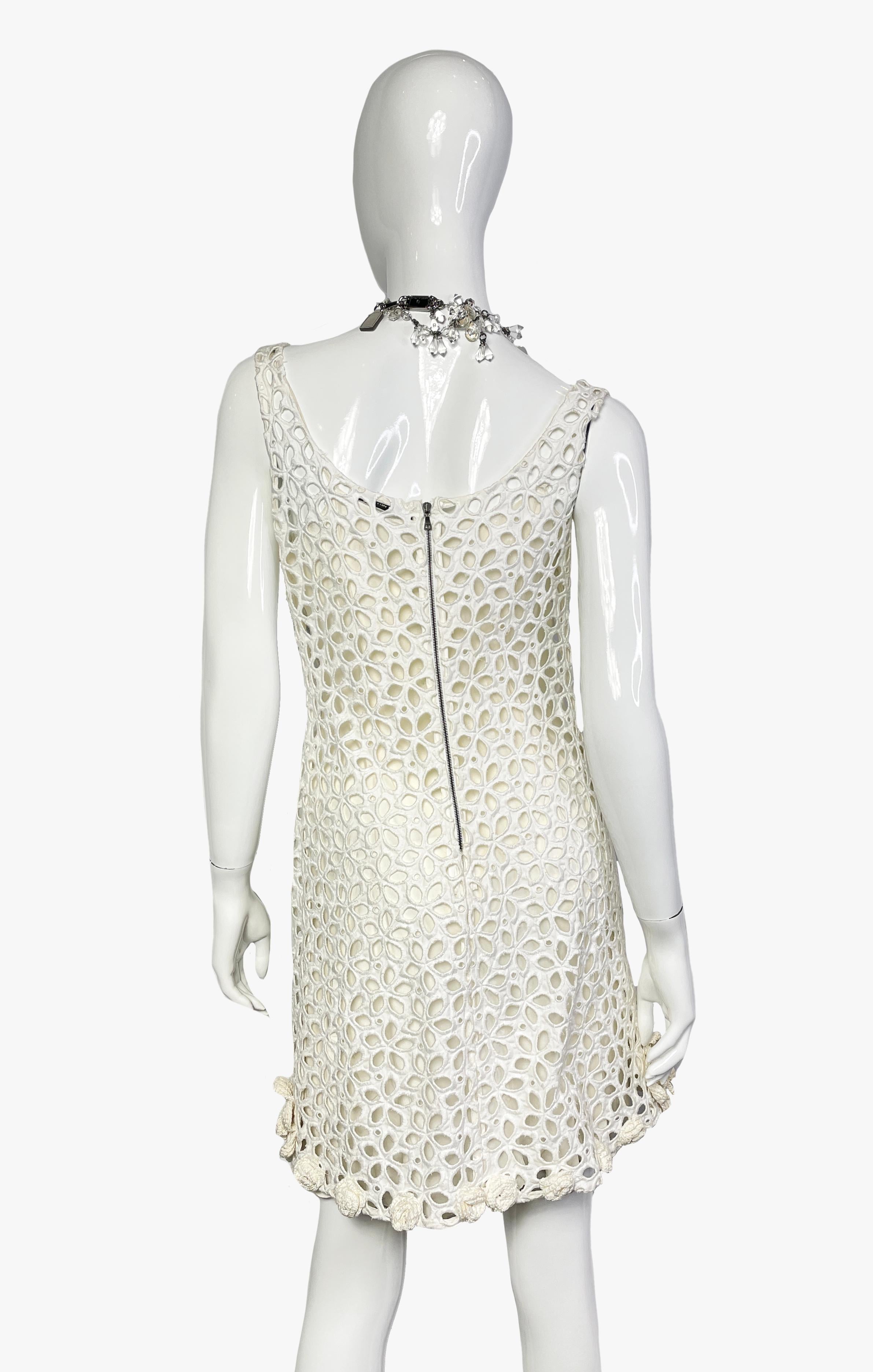 Mini robe en crochet Off-White avec collier en cristal, Prada, 2014  1