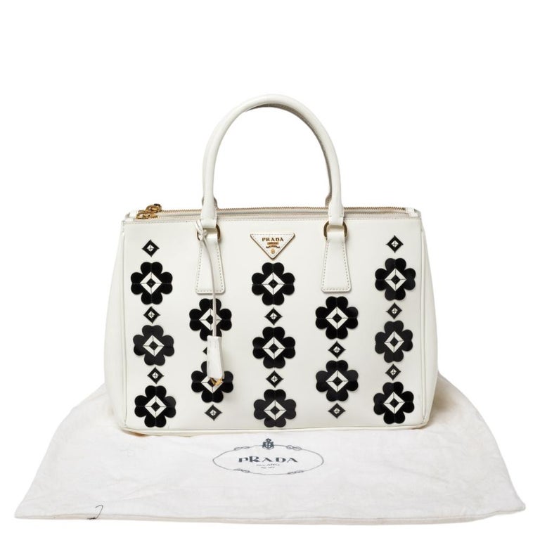 angst Registratie brand Prada Off White Floral Applique Patent Leather Medium Double Zip Tote For  Sale at 1stDibs