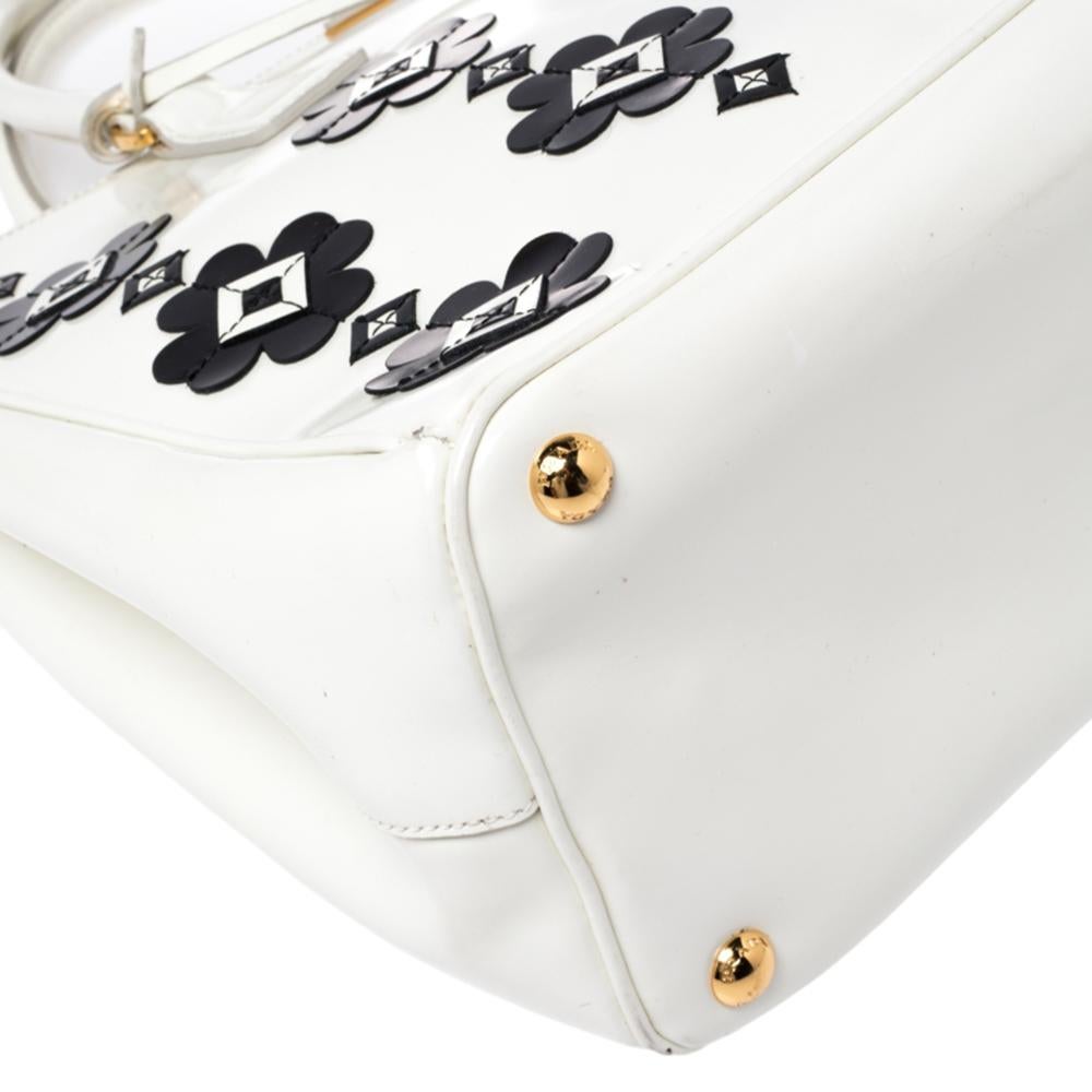 Prada Blanco roto Charol con apliques florales Bolso mediano con doble cremallera 4