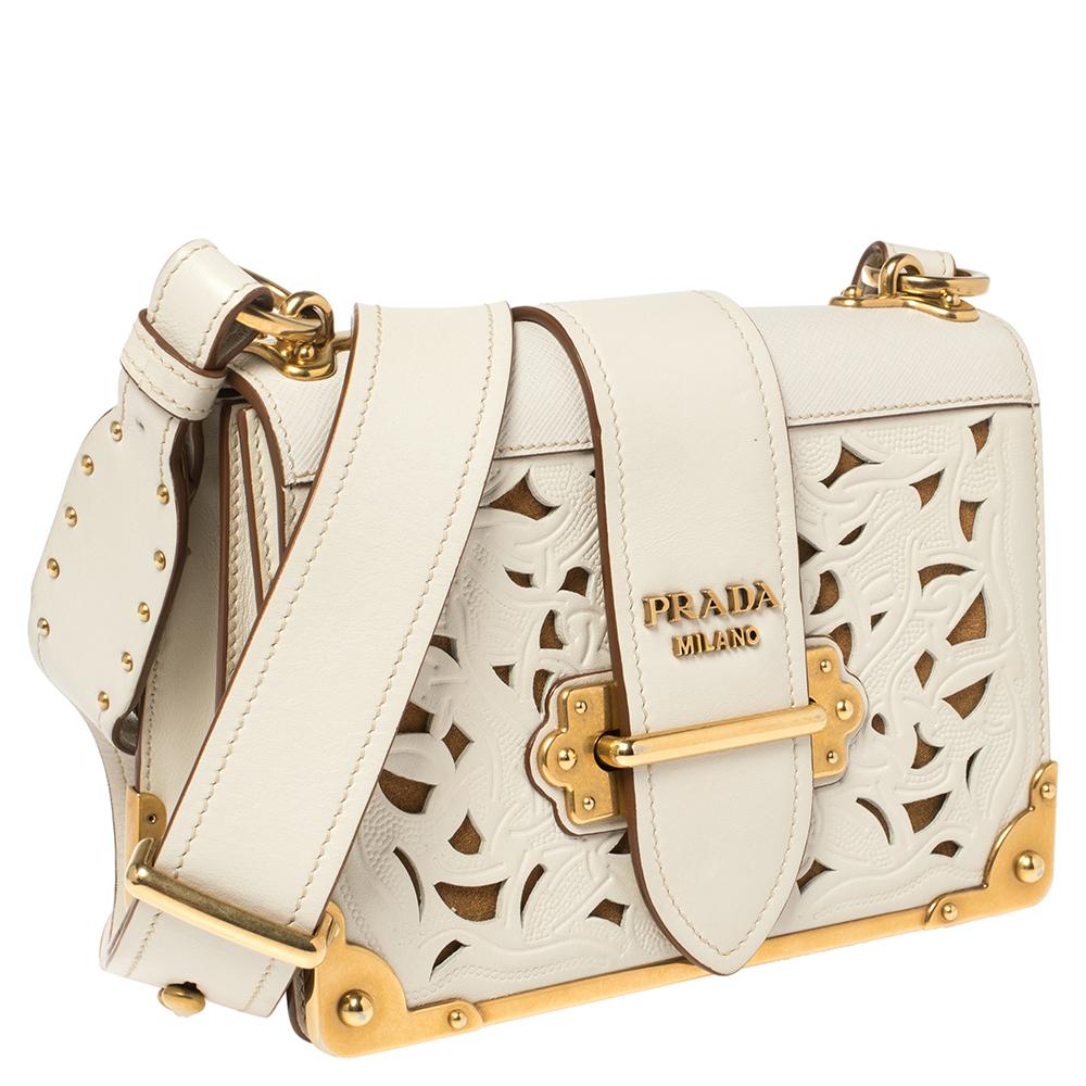 Prada Off White Laser Cut Leder Cahier Flap Umhängetasche im Zustand „Gut“ in Dubai, Al Qouz 2