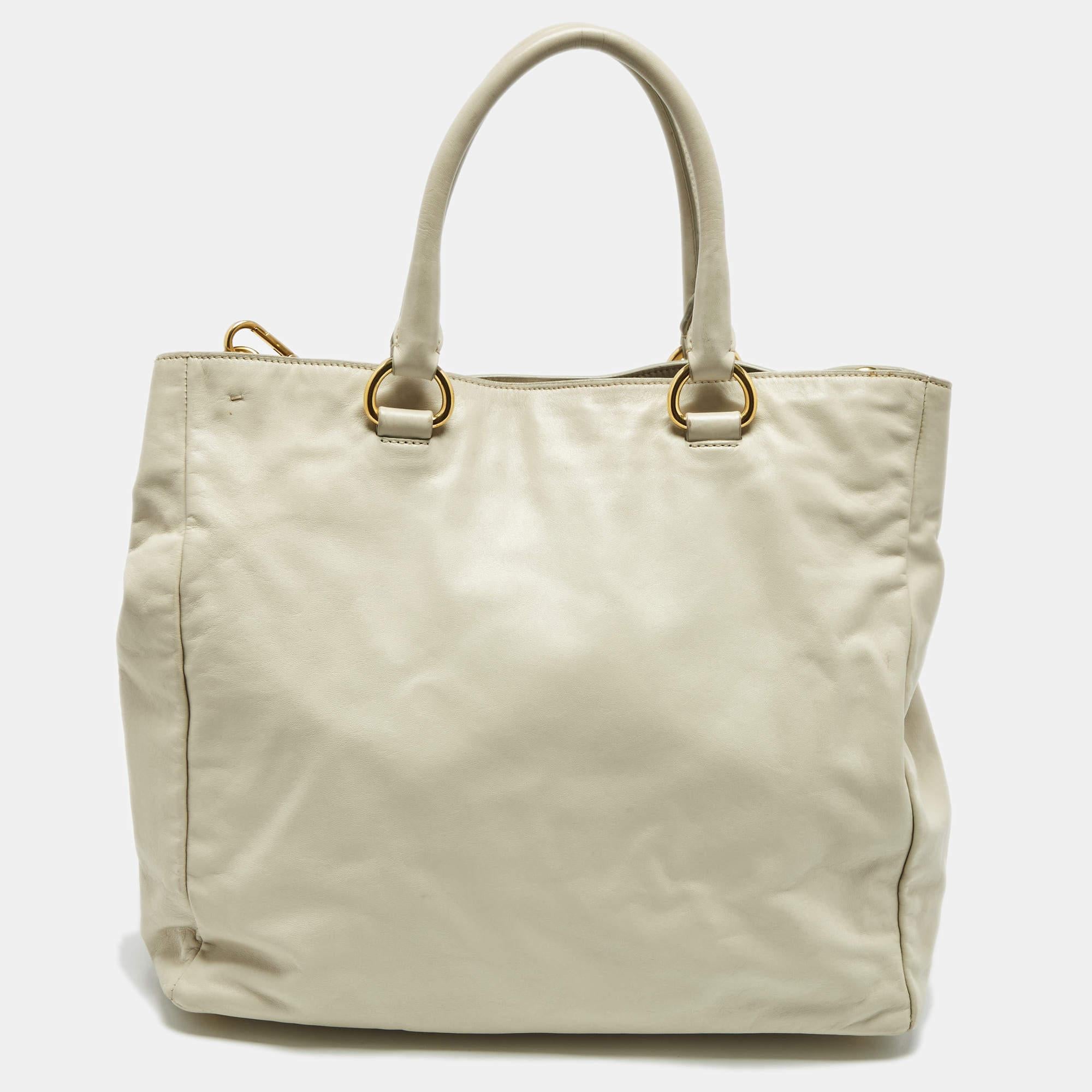 The architectural shape of this tote makes it distinct and fashionable. Made from premium materials, it can be carried around conveniently and it is equipped with a perfectly-sized interior.

Includes: Detachable Strap