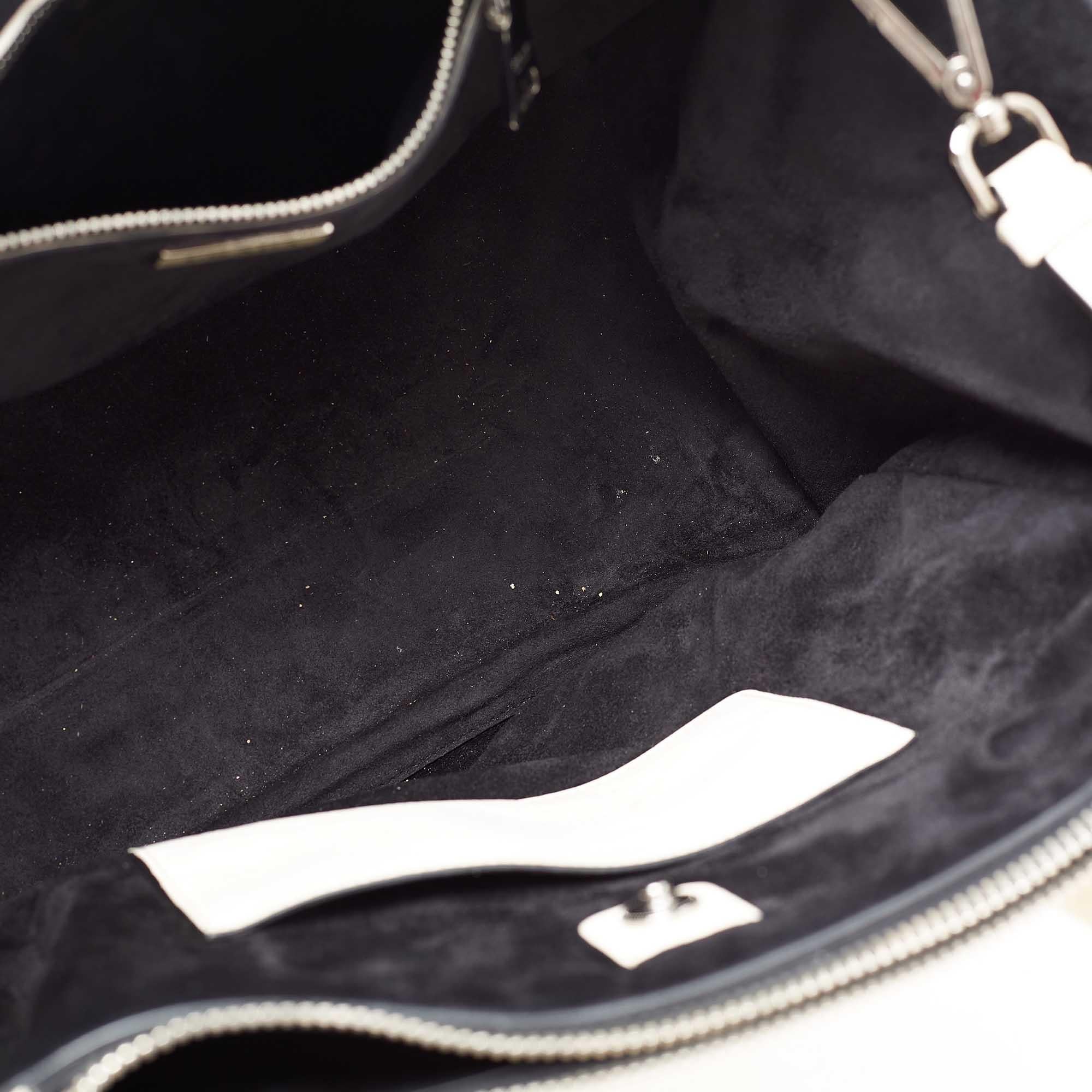 Prada Off White Leather Twin Pocket Tote In Good Condition In Dubai, Al Qouz 2