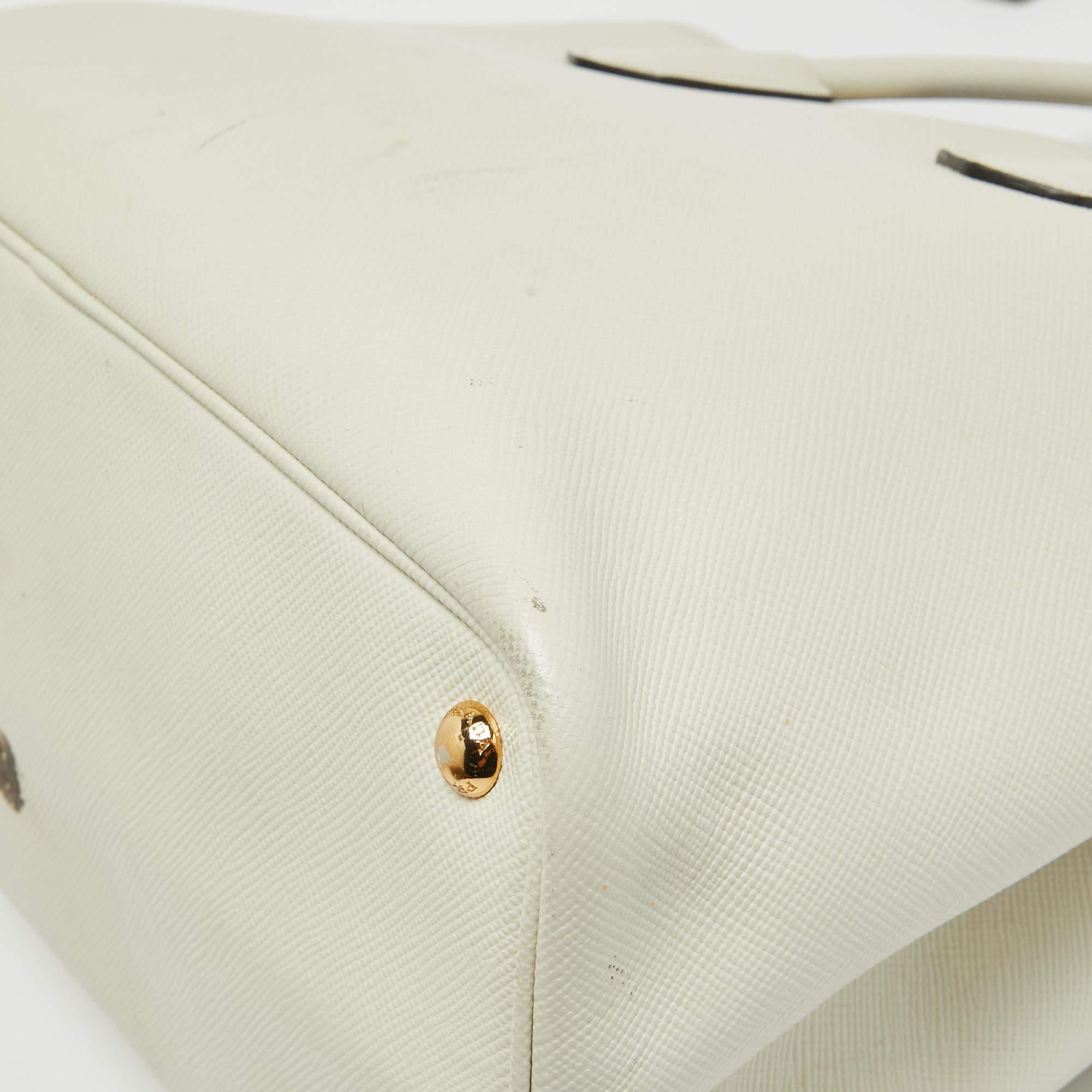 Prada Offene Saffiano Cuir-Tasche aus weißem Leder mit doppeltem Henkel im Angebot 6