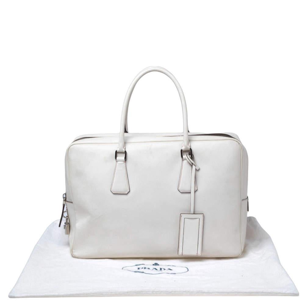 Off-white Saffiano-Bauletto-Tasche aus Leder von Prada im Angebot 2