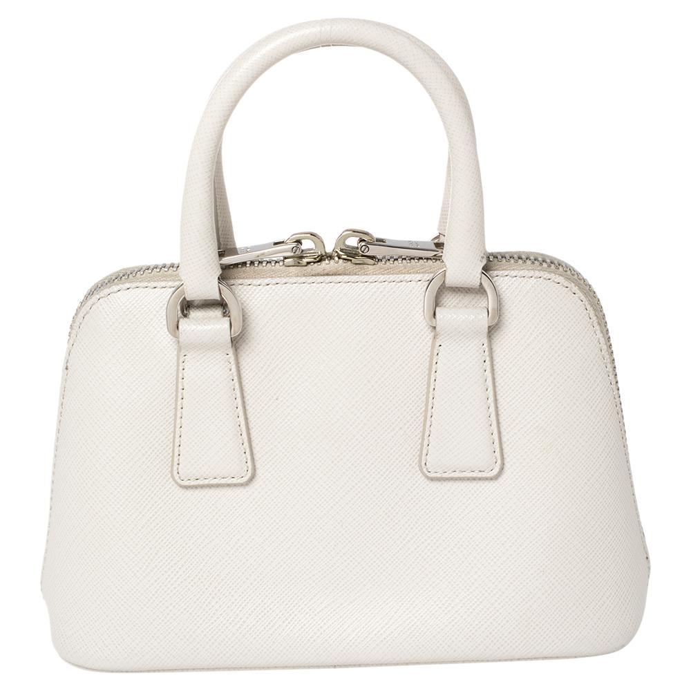 This stunning Promenade bag is high in appeal and style. Dazzling in a classy white shade, the bag is crafted from leather and features two rolled handles. The zip closure leads way to a nylon interior with and the bag is complete with the brand