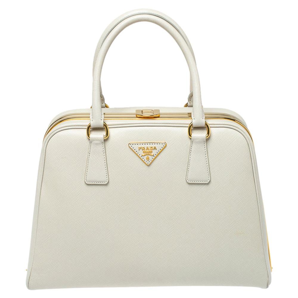 Prada Off White Saffiano Lux Leder Pyramide Rahmen Satchel bei 1stDibs