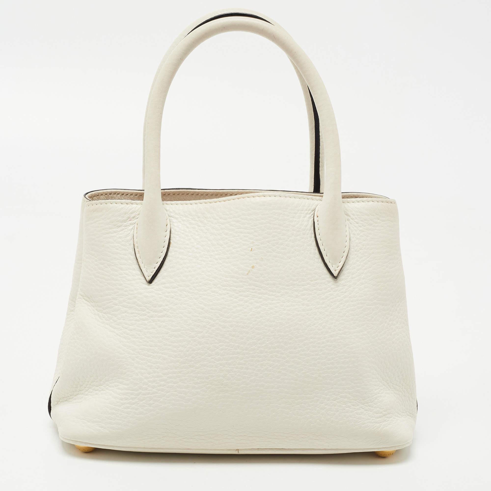 Timeless yet immediately distinctive, this tote will be a reliable accessory. Filled with functional details, the eye-catching and enduring details of this bag make it a wise investment.

Includes: Detachable Strap
