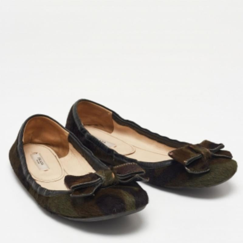 Ballerines Prada en cuir de veau vert olive avec nœud papillon, taille 39 en vente 1