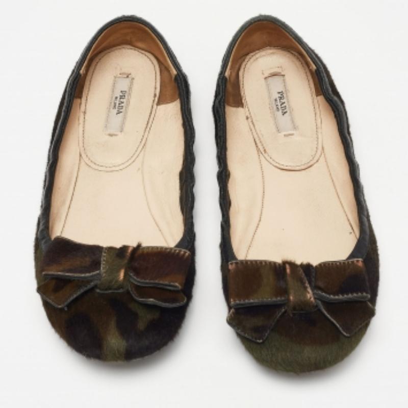 Ballerines Prada en cuir de veau vert olive avec nœud papillon, taille 39 en vente 3