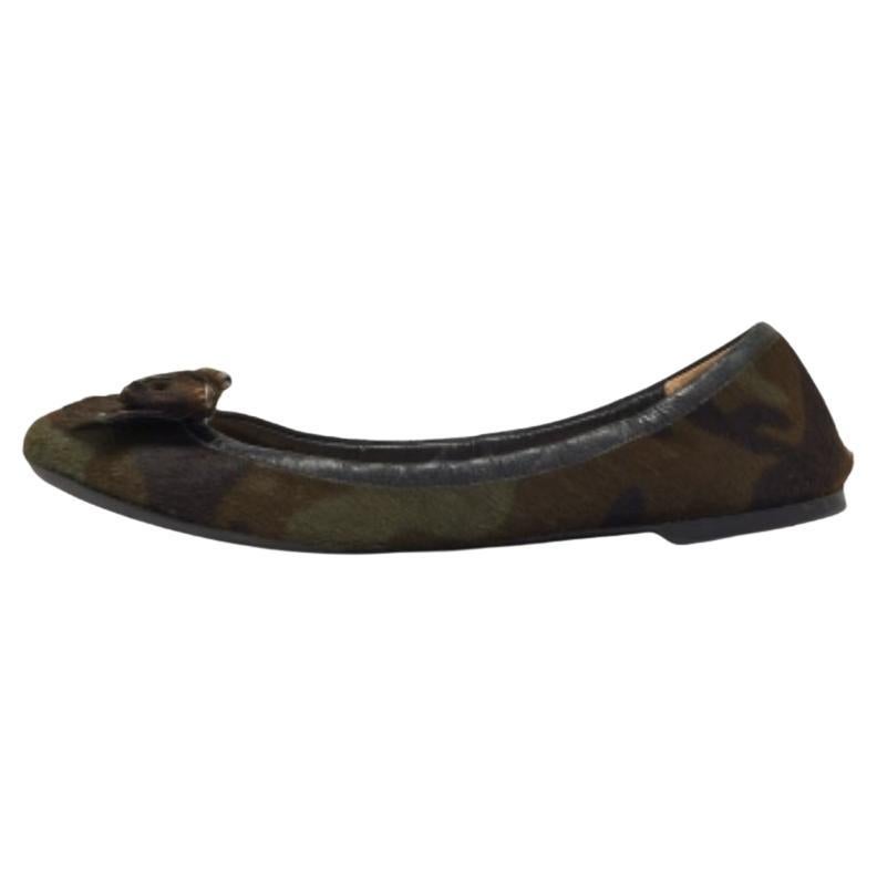 Ballerines Prada en cuir de veau vert olive avec nœud papillon, taille 39 en vente