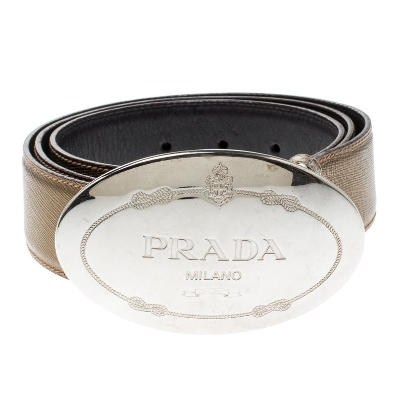 From Prada's wide range of accessories comes this belt made from leather. It is durable and minimal in design. The belt has an olive green shade, a logo-engraved buckle in an oval shape, a single loop and overall, it gives off a truly authentic