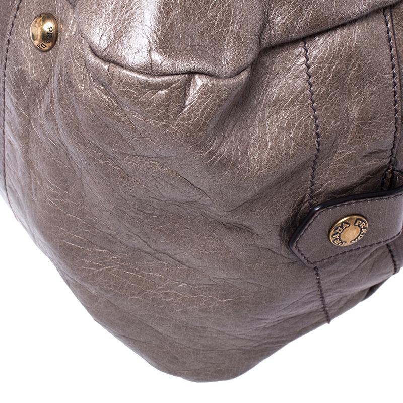 Prada Olive Green Leather Front Zip Boston Bag In Good Condition In Dubai, Al Qouz 2