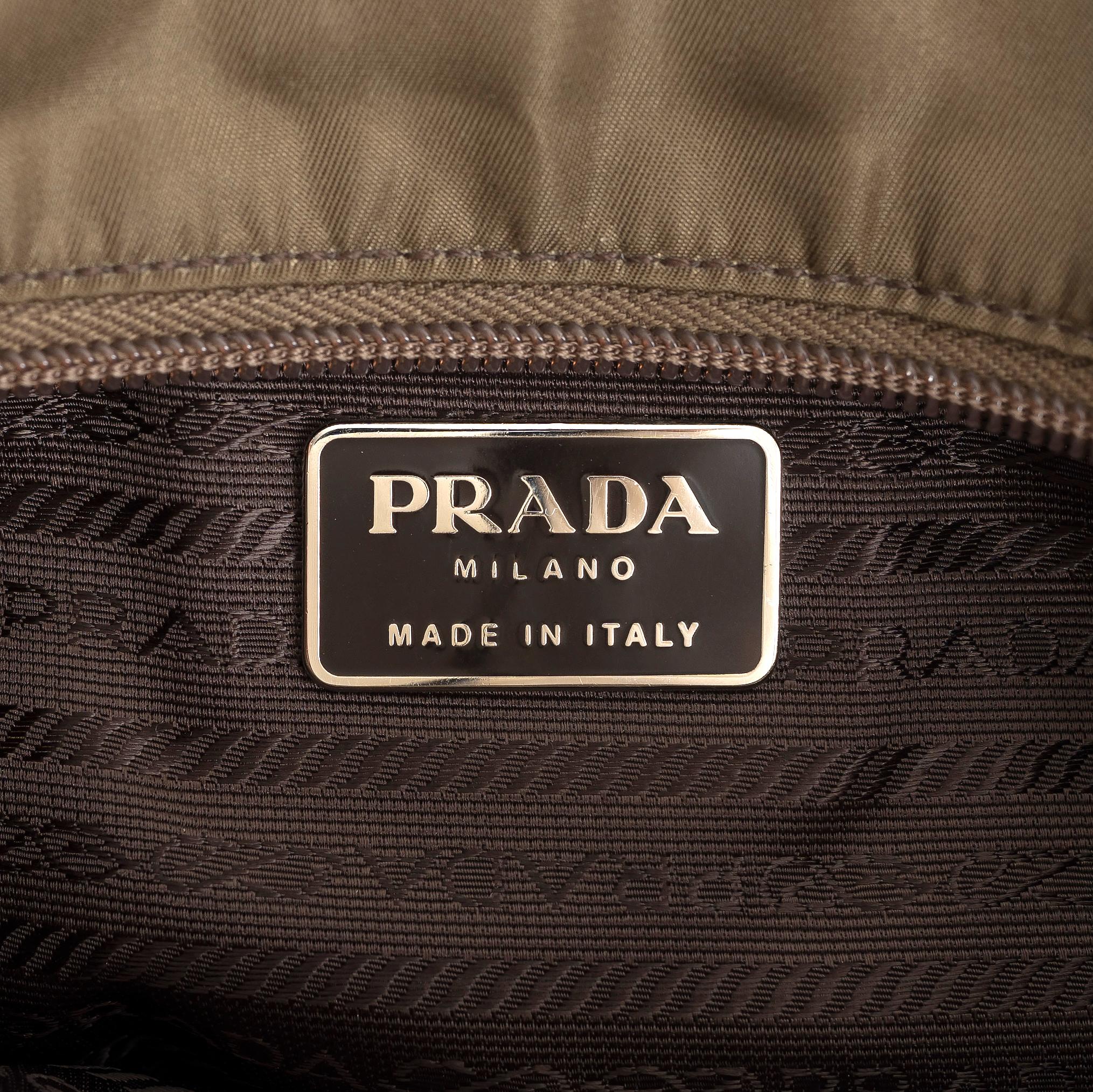 PRADA olive green nylon TURTOISE CHAIN Tote Bag B7402 For Sale 4