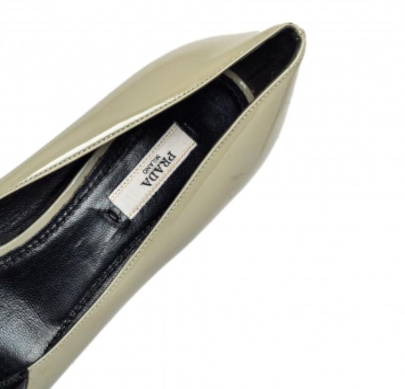 Brown Prada Olive Green Patent Leather Pointed Toe Pumps Size 38 For Sale