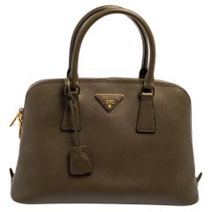 Sac Promenade Prada en cuir luxueux Saffiano vert olive de taille moyenne