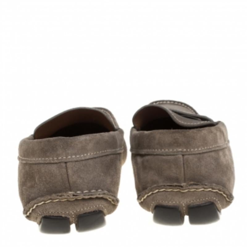 Prada Olive Green Suede Penny Loafers Size 41.5 In Good Condition For Sale In Dubai, Al Qouz 2