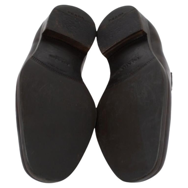 Sleek and luxe, these penny loafers by Prada will enhance your outfits in a stylish way. Meticulously crafted from quality leather, they carry fine stitching touches, an ombre brown shade and penny keeper straps. The pair is complete with durable