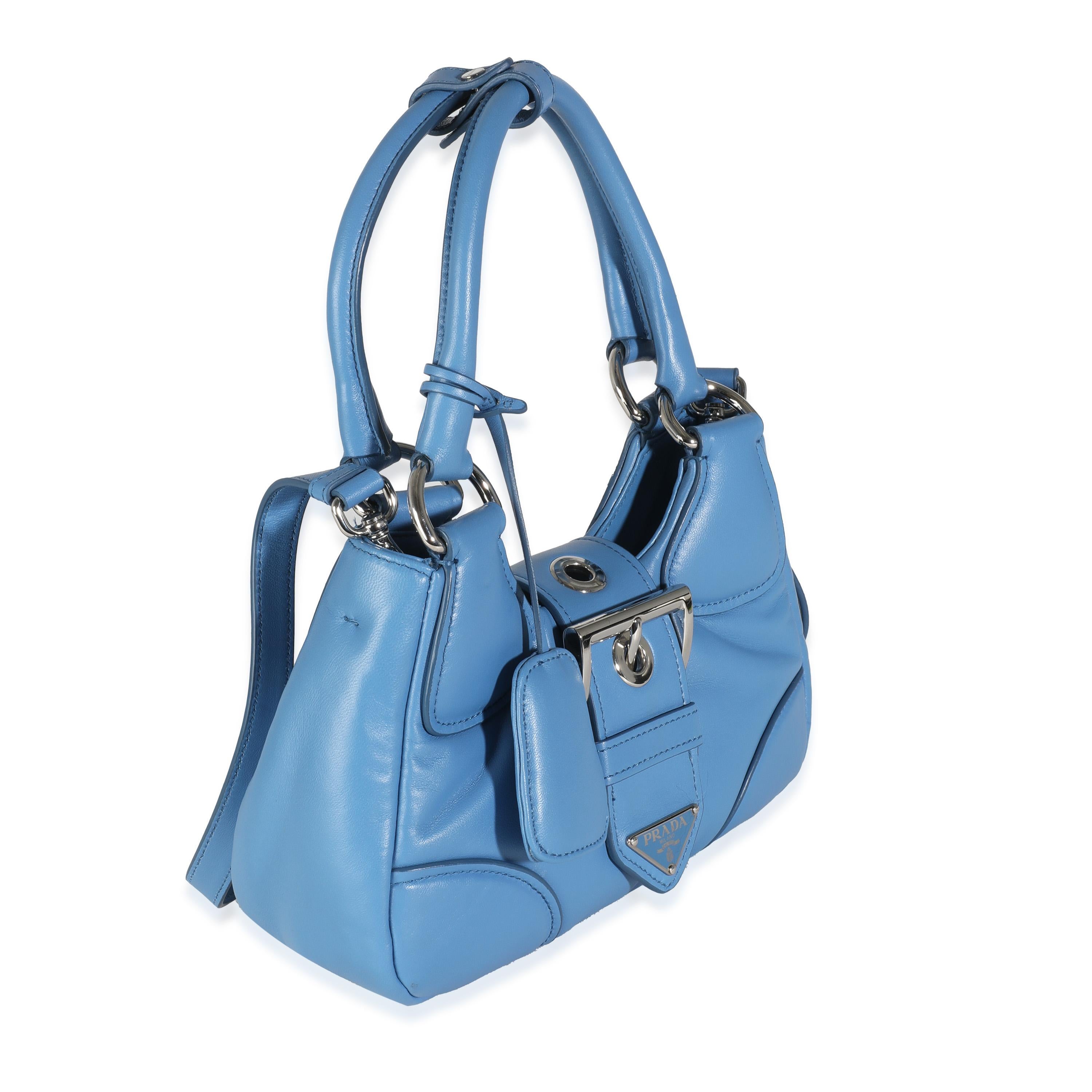 Titolo dell'elenco: Prada Onda Nappa Soft Padded Re-Edition 2002 Borsa Moon
SKU: 143957
MSRP: 2950.00 USD
Condizioni: Usato 
Condizioni della borsa: Eccellente
Commenti sulle condizioni: L'articolo è in ottime condizioni e presenta leggeri segni di